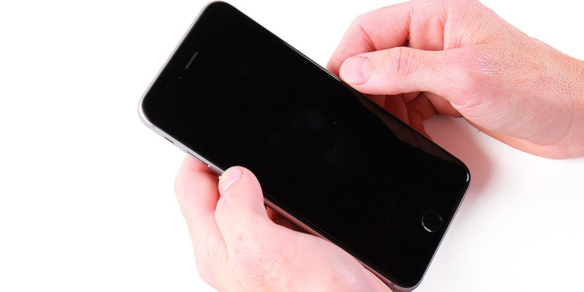 Remplacer l'écran de l'iPhone XR coûtera moins cher que pour les iPhone  XS/XS Max